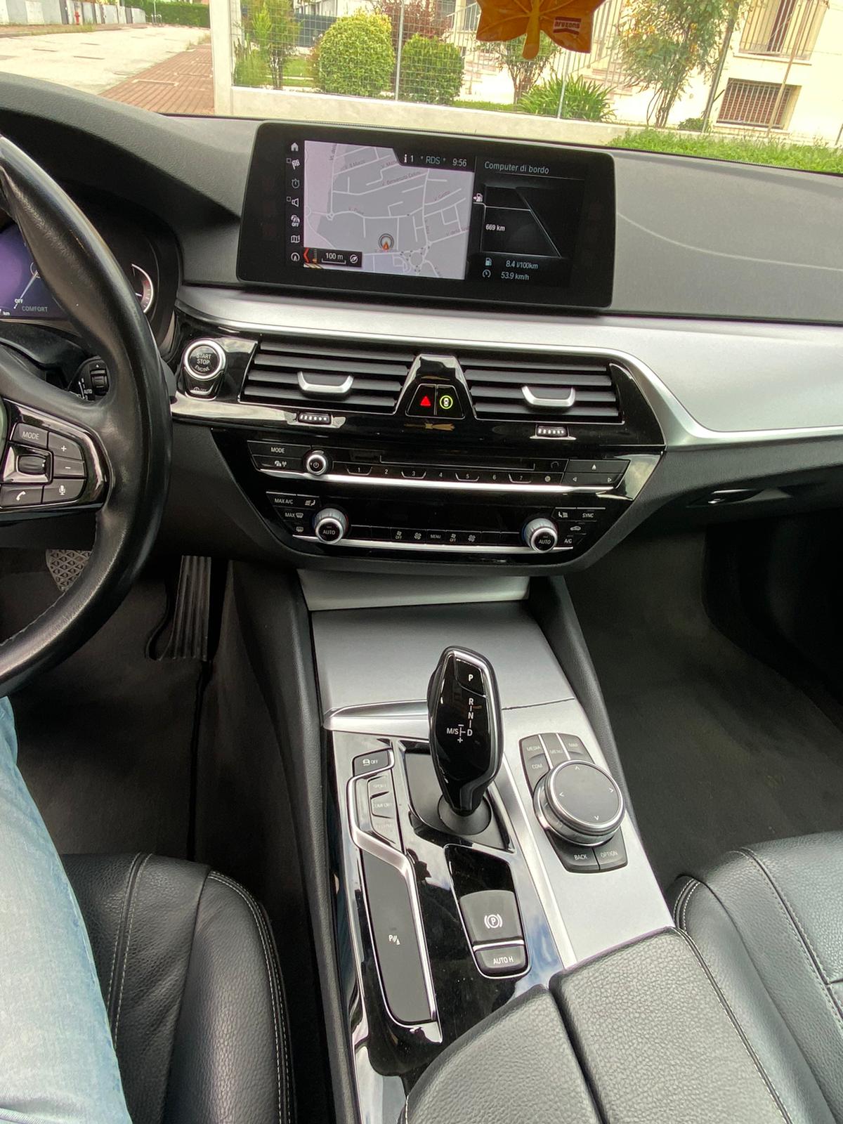 BMW 520d Touring XDrive Luxury 190cv auto