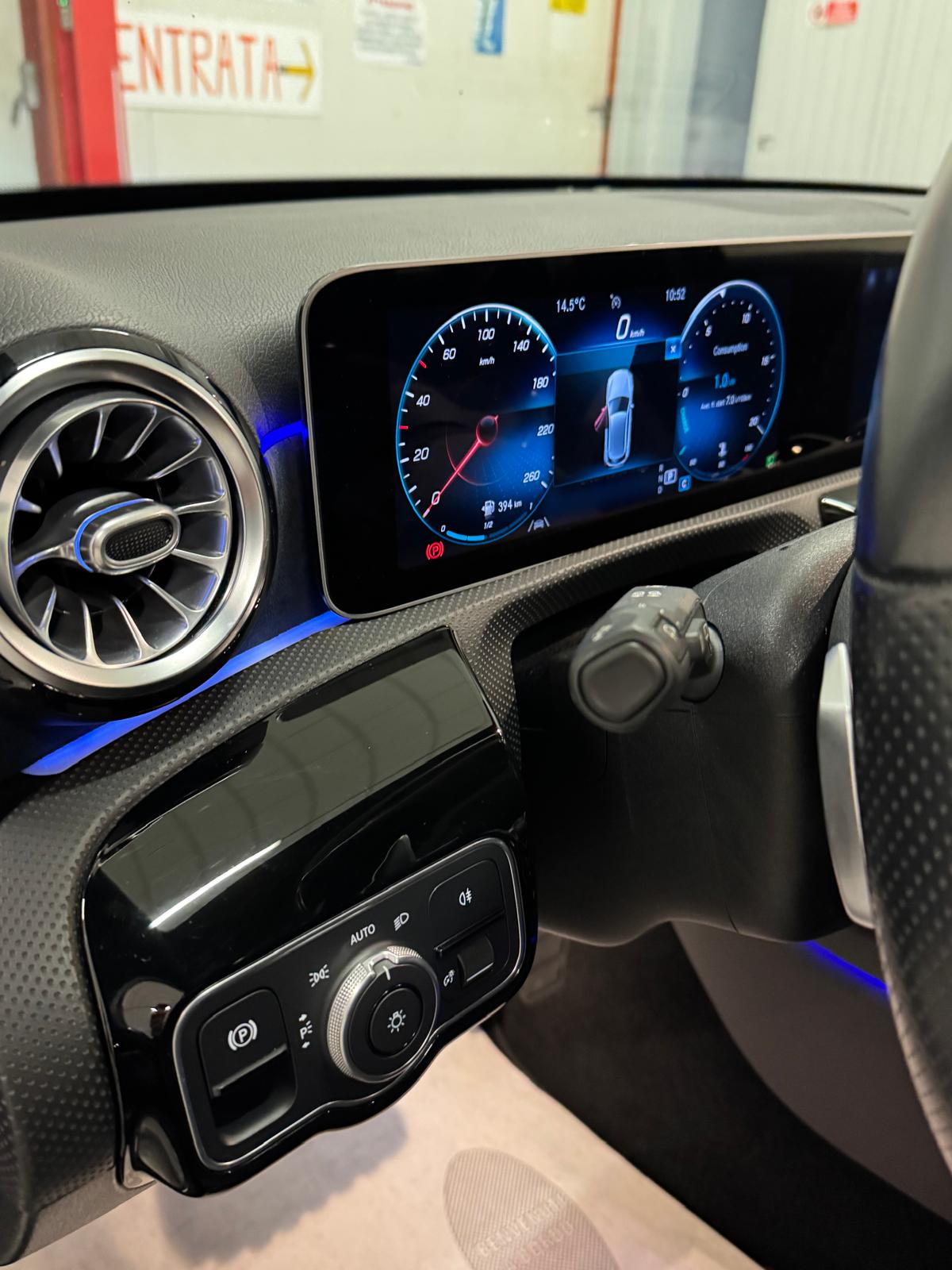 MERCEDES BENZ CLASSE A 180d PREMIUM AMG